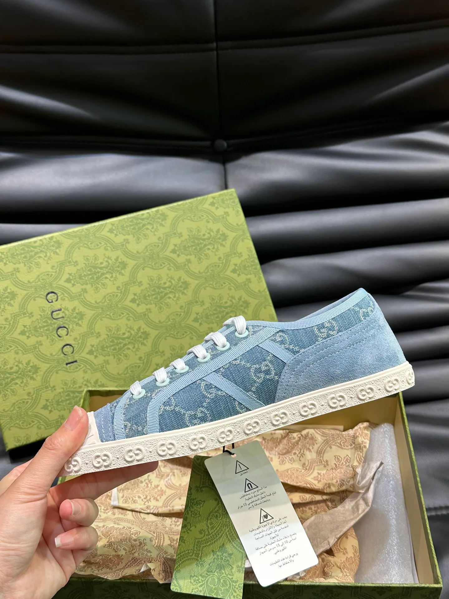 Men's shoes 💰p380 "GUCC*" Couple style 👫 lace-up canvas sneakers, crafted from light blue GG denim fabric, showing uniqueness. Classic details such as the GG printed embossed outsole, interlocking G and "Gucci" embroidery add to the glamorous style. Privately-made T men's shoes 💰pU original outsole, with exquisite details, impeccable fit, and a flat toe that has a retro feel! Customized canvas, classic double G logo, and the spring and summer color combinations are also very interesting! Size: Female 35-39. Male 38-44